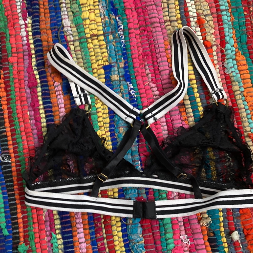 FreePress®️ Black Lace Bralette with B/W Striped Straps & Elastic Band NWOTs - Picture 3 of 8